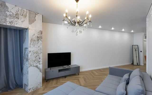 Pervy Posutochny Flat