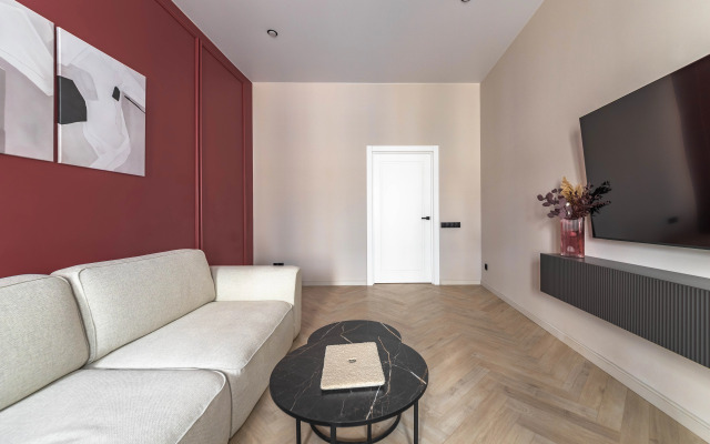 Trekhkomnatnaya S Dizaynerskim Remontom Na Sadovoy Flat