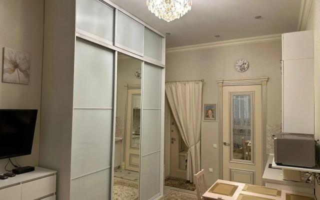 Uyutnaya V Nakhabino S Vysokimi Potolkami I Balkonom Apartments