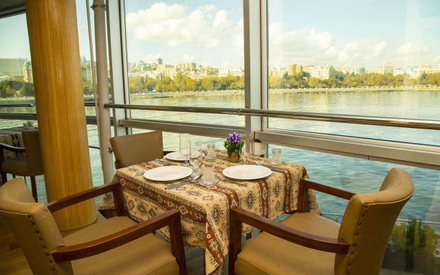 Yacht Club Hotel Blue Sail