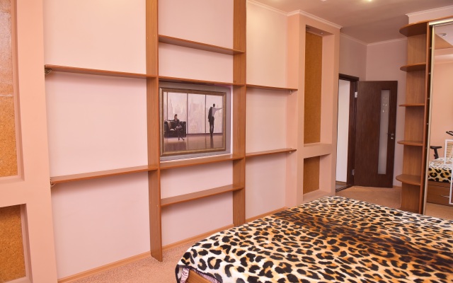 Апартаменты Sutki VIP на Володарского