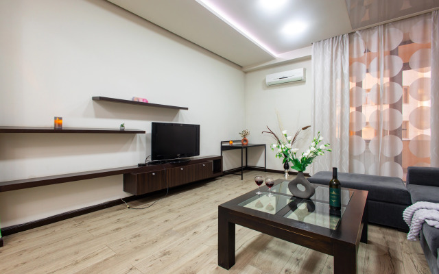3-komn. ryadom s restoranom DIMOND, DI8210 Flat