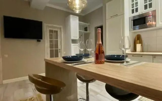 Uyutnaya Trekhkomnatnaya S Shikarnoy lodzhiey Flat