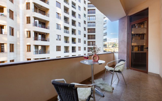 3-komn. ryadom s restoranom DIMOND, DI8210 Flat