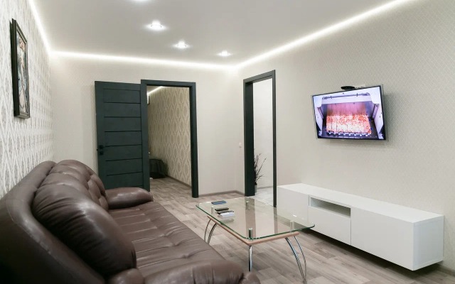 Na Leninskom Prospekte 36 Flat