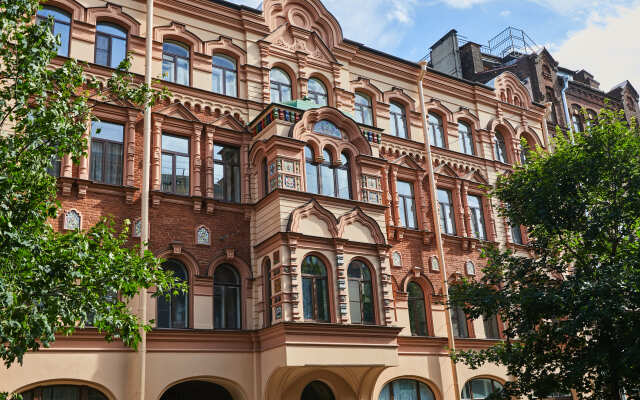 Квартира на 8 человек в Петербургском Стиле