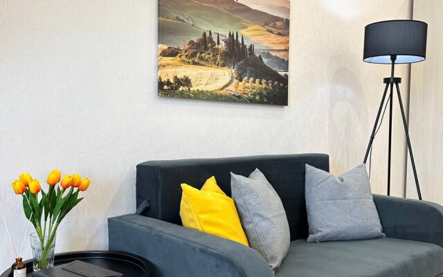 Yarkaya studiya dlya 4 gostey Flat