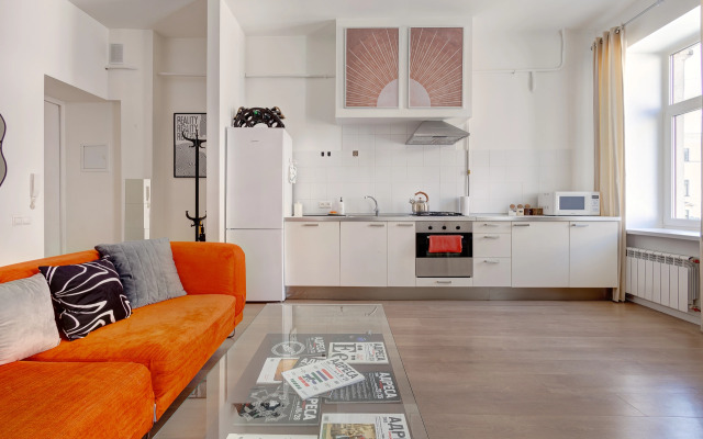 V stile disko u Strelki na Vasilevskom Flat