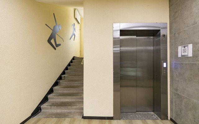 Uyutnaya dizaynerskaya studiya ryadom s Ekspoforumom Spb Flat