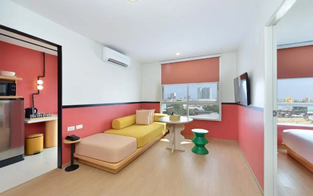 Отель The Grass Serviced Suites