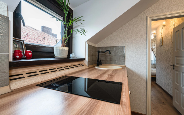 Квартира Трехкомнатная Московская 12