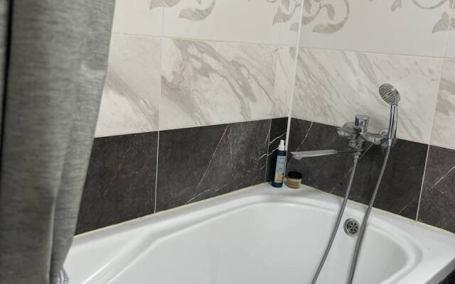 2 na Prospekte Kunaeva 7 Apartments