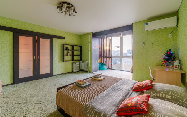 Квартира PrezentHaus на Чичканова 70б