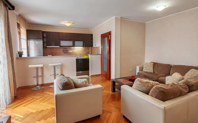 Sunny Three Bedroom Flat