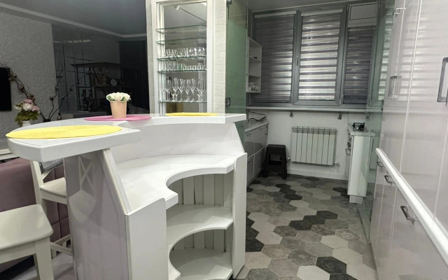 Dvukhurovnevaya 106 Flat