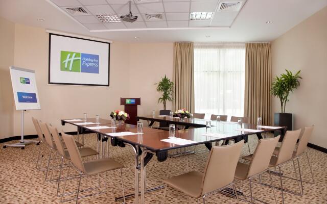 Holiday Inn Express Dubai Safa Park, an IHG Hotel