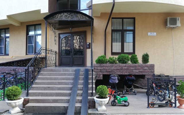 Center na Demokraticheskoi 34 Apartments