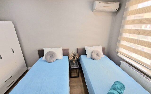 Prostornaya Kvartira Vozle Morya Apartments