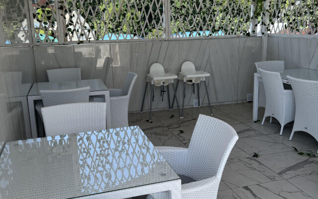 Moreon Hotel