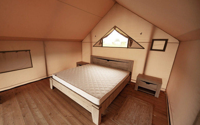 Ostrov Glamping