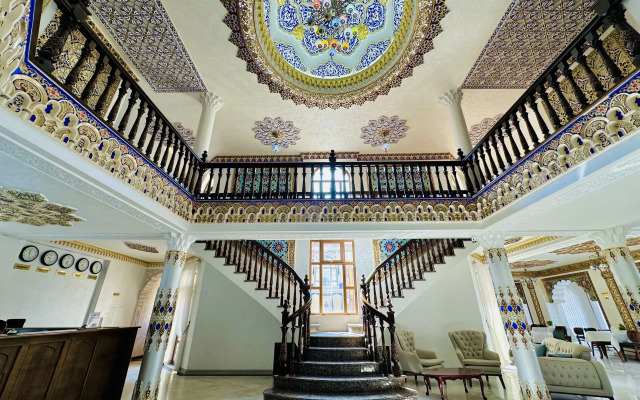 Ayvan Plaza Hotel