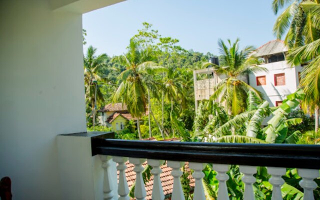 Blue Swan Inn Hotel
