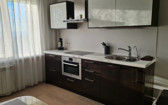 Utopayuschaya V Krasote Zaliva I Zakatnogo Solntsa Flat