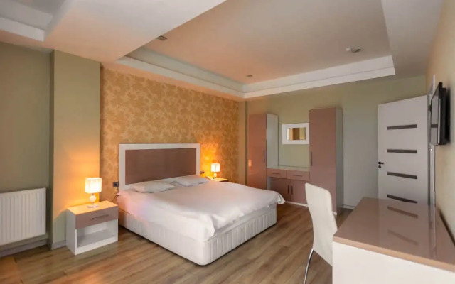 Отель Diplomat Suites