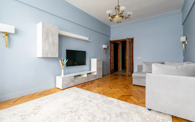 Trekhkomnatnaya Flat