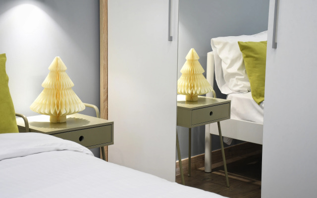 Newly Renovated Condo, Steps to Republic Square Apartments
