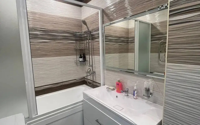 Dvukhkomnatnaya V Tsentre S Vidom Na Gorod Flat
