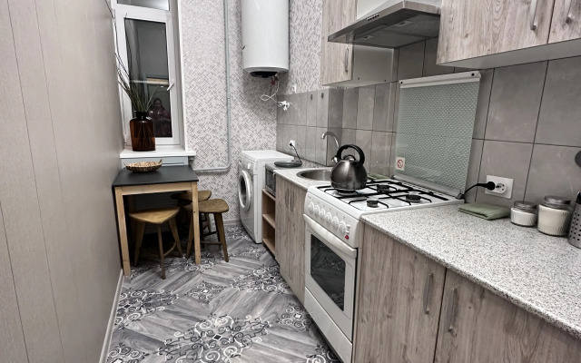 V Tsentre Na Suvorova Flat