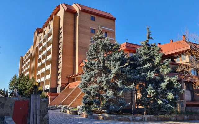 "Solnechny Kamen" Hotel