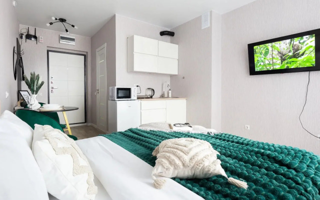 Квартира Изумрудная студия с гамаком на балконе