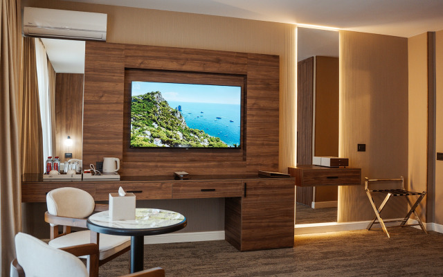 White Breeze Baku Hotel