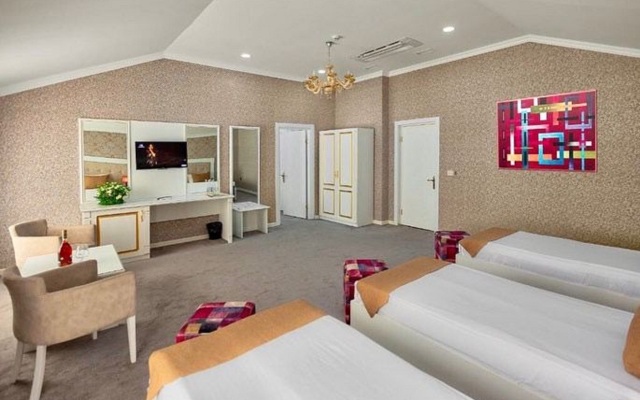 Maris Baku Hotel