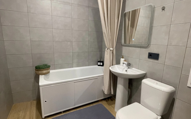 Квартира Просторная на Курсантов Кировцев