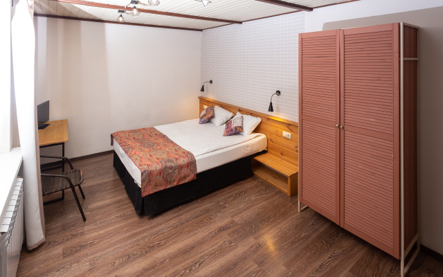 Lyzha Guest house