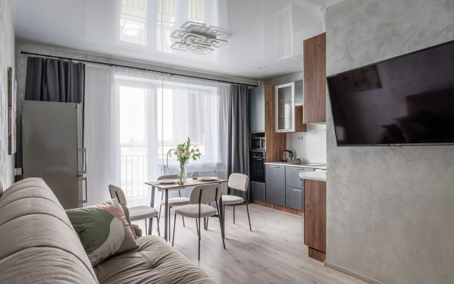 Apartamenty Prostornye trehkomnatnye v sagovoj dostupnosti ot aeroporta Kol'covo