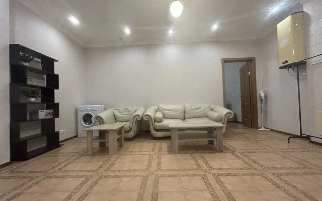 Trekhkomnatnaya S Pryamym Vidom Na More Flat