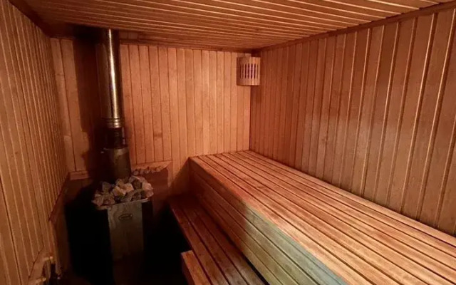 S russkoy baney na drovax Private house