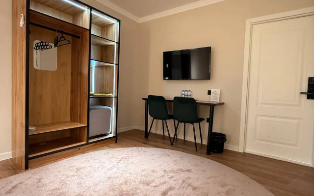 Hotel Status Inn