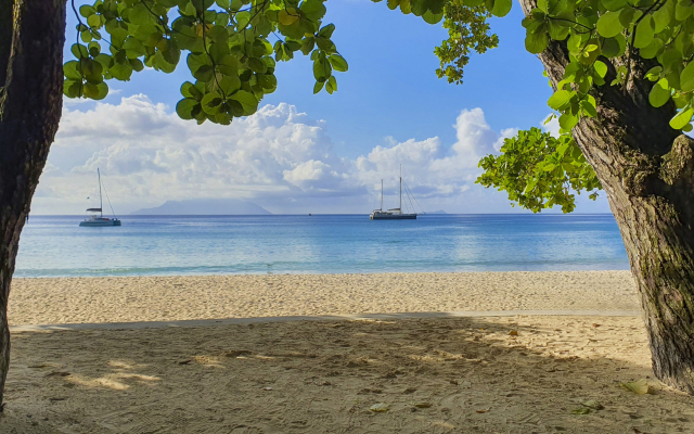 Mimi Beachfront Beau Vallon Villa