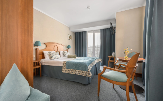 3 Mostа Hotel