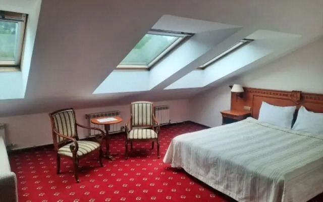 Golden Hotel