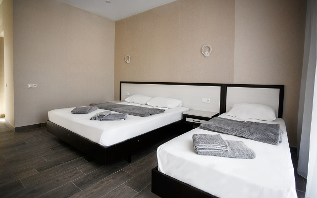 Diamond Delux Guest House