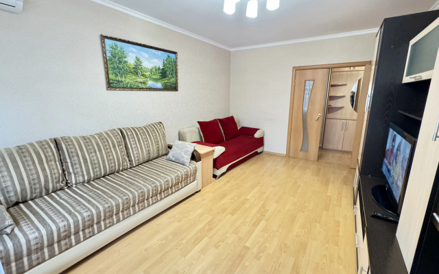 Na Ulitse Matrosova 46 Flat