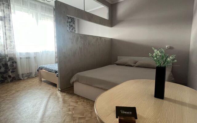 Na naberezhnoy Flat