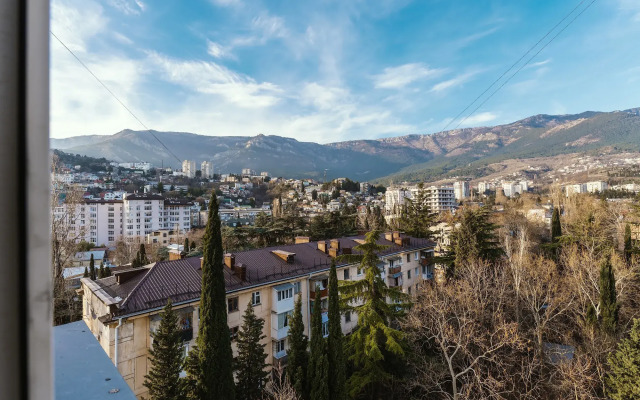 Pyatikomnatnaya V Tsentre Yalty Flat
