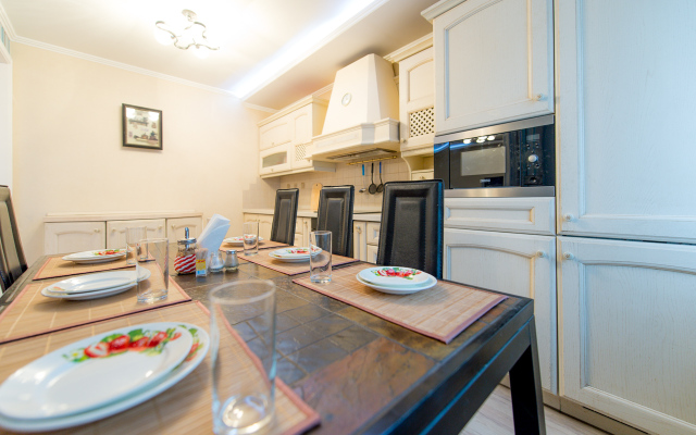 Pyat' Zvezd Na Monakova 33 Apartments